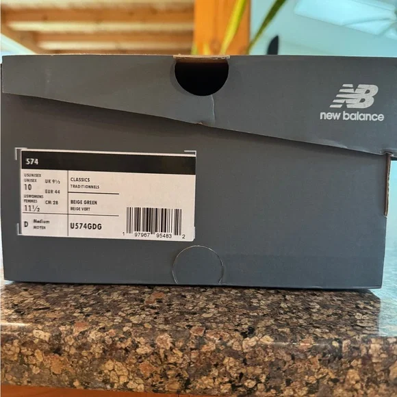 New Balance Unisex 574 Green and Cream Sneakers - Picture 7 of 7